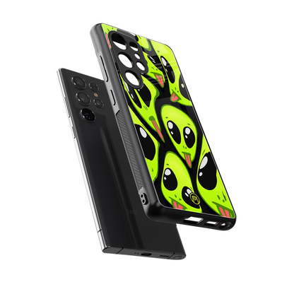 trippy aliens back phone cover | glass case for samsung galaxy s25 ultra